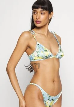 Monki Triangle Bra - Blue Light -Monki Store ee8e177117ea47a7851f0c11f1dbbc37