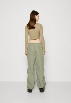 Monki Cargo Trousers - Green -Monki Store f2b38e53ad614645a726b466f264ca21