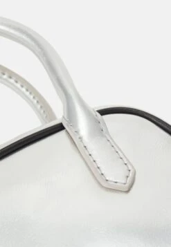 Monki David Bag - Handbag - Silver -Monki Store f72027c8e0b44e5b8332e35d7596c73a