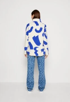 Monki Fleece Jacket - White Dusty Light/Blob Blue -Monki Store fadc96f8d2ca4e5bb761f4b8c078ae5a