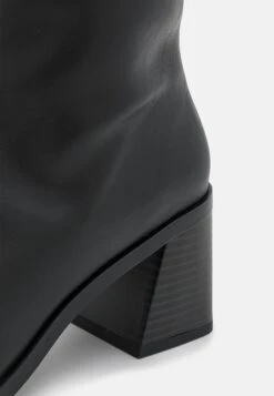 Monki Boots - Black Dark 13 Monki Boots - Black Dark -Monki Store fd59767860c84b758d80d8d90b39a0f5